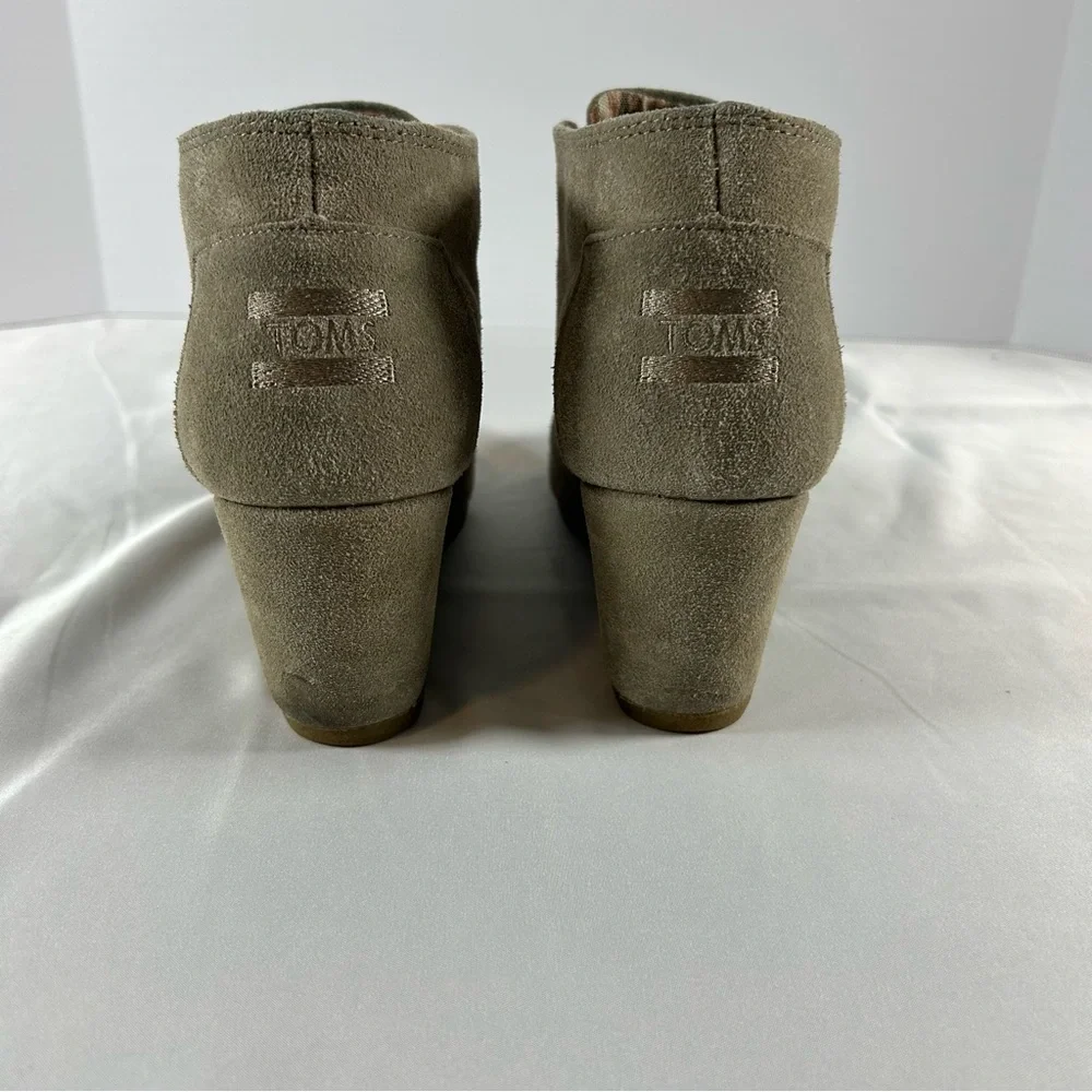 TOMS Women’s Suede LaceUp Wedge Ankle Bootie Comfortable, Size 8‎